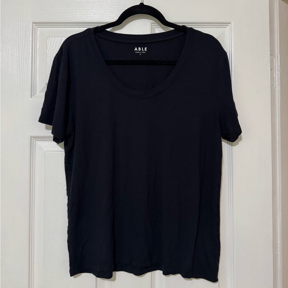 Able Scoop Neck T-Shirt Size Medium